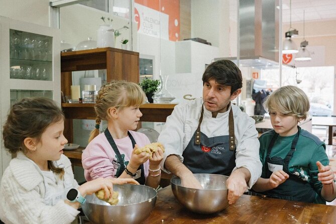 Valencian paella workshop and visit to the Algiros market - How much hands-on cooking should you expect?