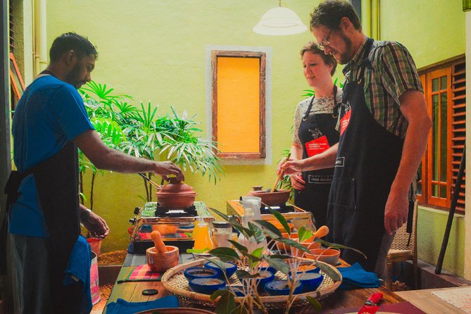 Vegan Cooking Class Colombo with Market Tour - Starting with fruit juice and a look around the villa