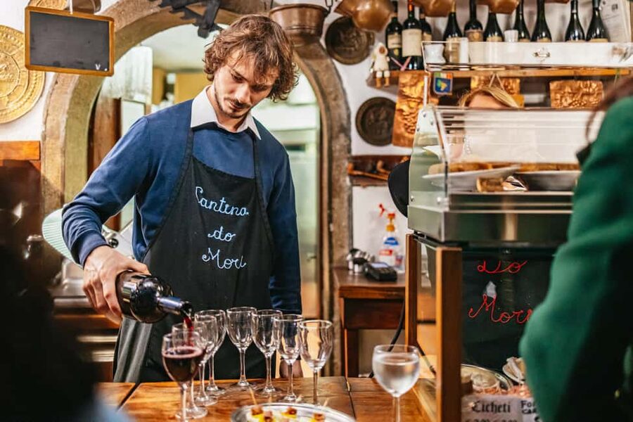 Venice: Rialto Market Food and Wine Lunchtime Tour - Who should book this Venice food tour?