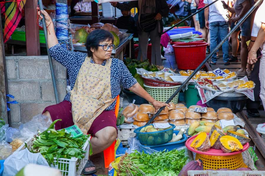 Weekend Amphawa Floating Market & Train Market Private Tour - The boat cruise gives the market another angle