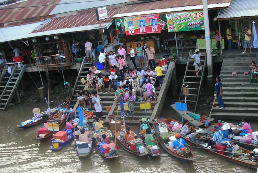 Weekend Amphawa Floating Market & Train Market Private Tour - Timing, transport, and the return to Bangkok