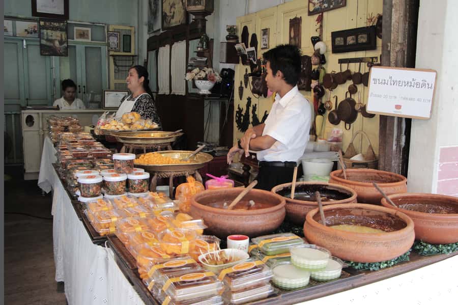 Weekend Amphawa Floating Market & Train Market Private Tour - Who will enjoy this market trip most