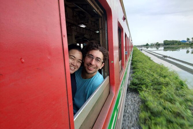 Wheelchair & Luxury Tour to Floating & Railway Markets - A 15-minute look at coconut nectar and palm sugar