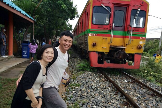 Wheelchair & Luxury Tour to Floating & Railway Markets - What the wheelchair option really includes