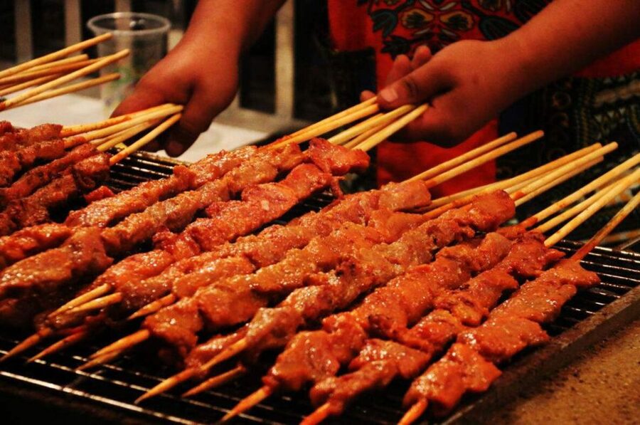 Xi'an Muslim Quarter Night Market Foodie Walking Tour - From the Bell Tower Hotel to the first food lanes