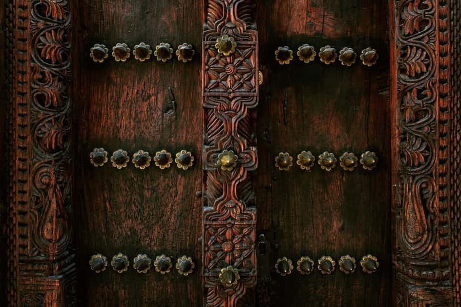 Zanzibar: 3 Hours Private Stone Town walking Tour with Guide - Sultan Palace and the old ruling dynasty